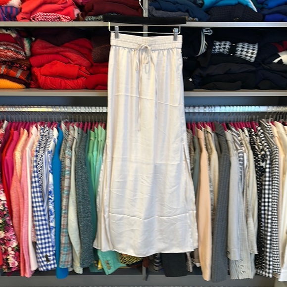 H&M ivory satiny elastic/cinch tie waist side slits maxi skirt size XS NWT - Picture 1 of 3
